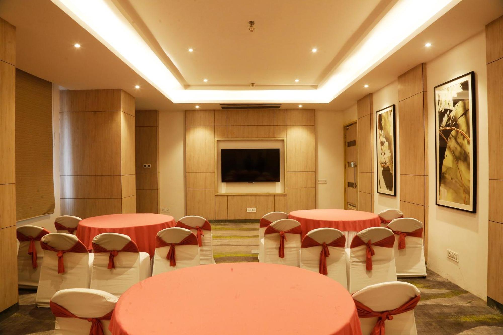 Tulip Inn Zirakpur Dış mekan fotoğraf